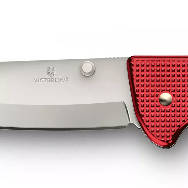 Victorinox évoque ALOX, rouge